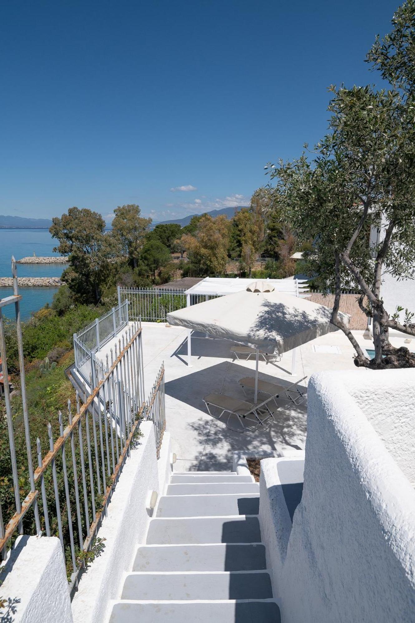 Pouletis Family Apartments - Akroyali Seaview Getaways 卡拉马塔 外观 照片
