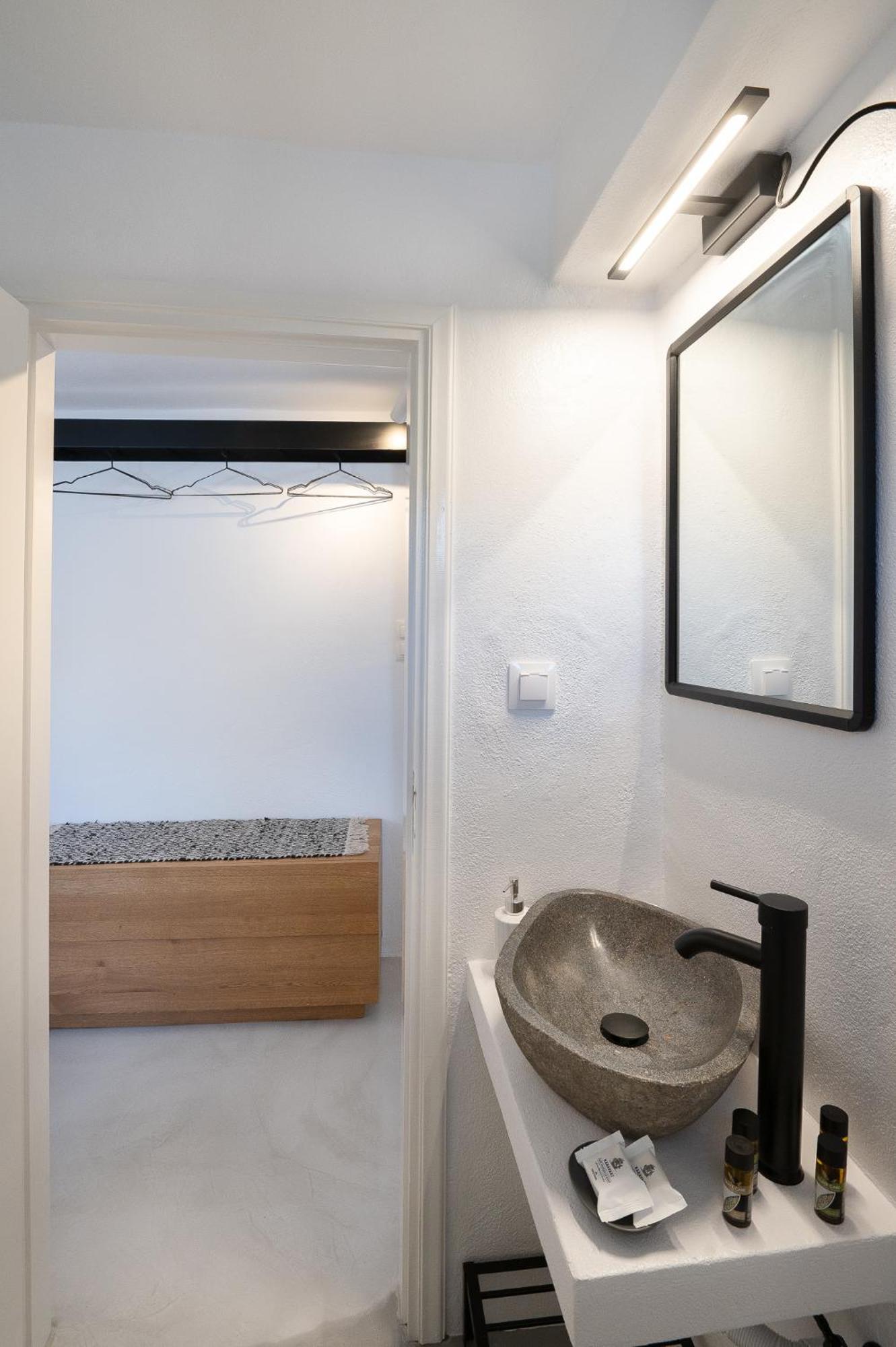 Pouletis Family Apartments - Akroyali Seaview Getaways 卡拉马塔 外观 照片