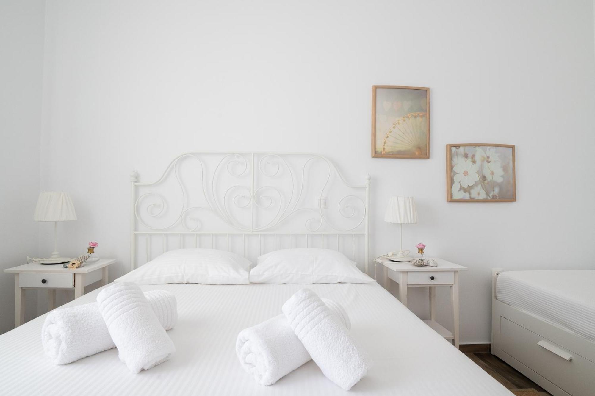 Pouletis Family Apartments - Akroyali Seaview Getaways 卡拉马塔 外观 照片