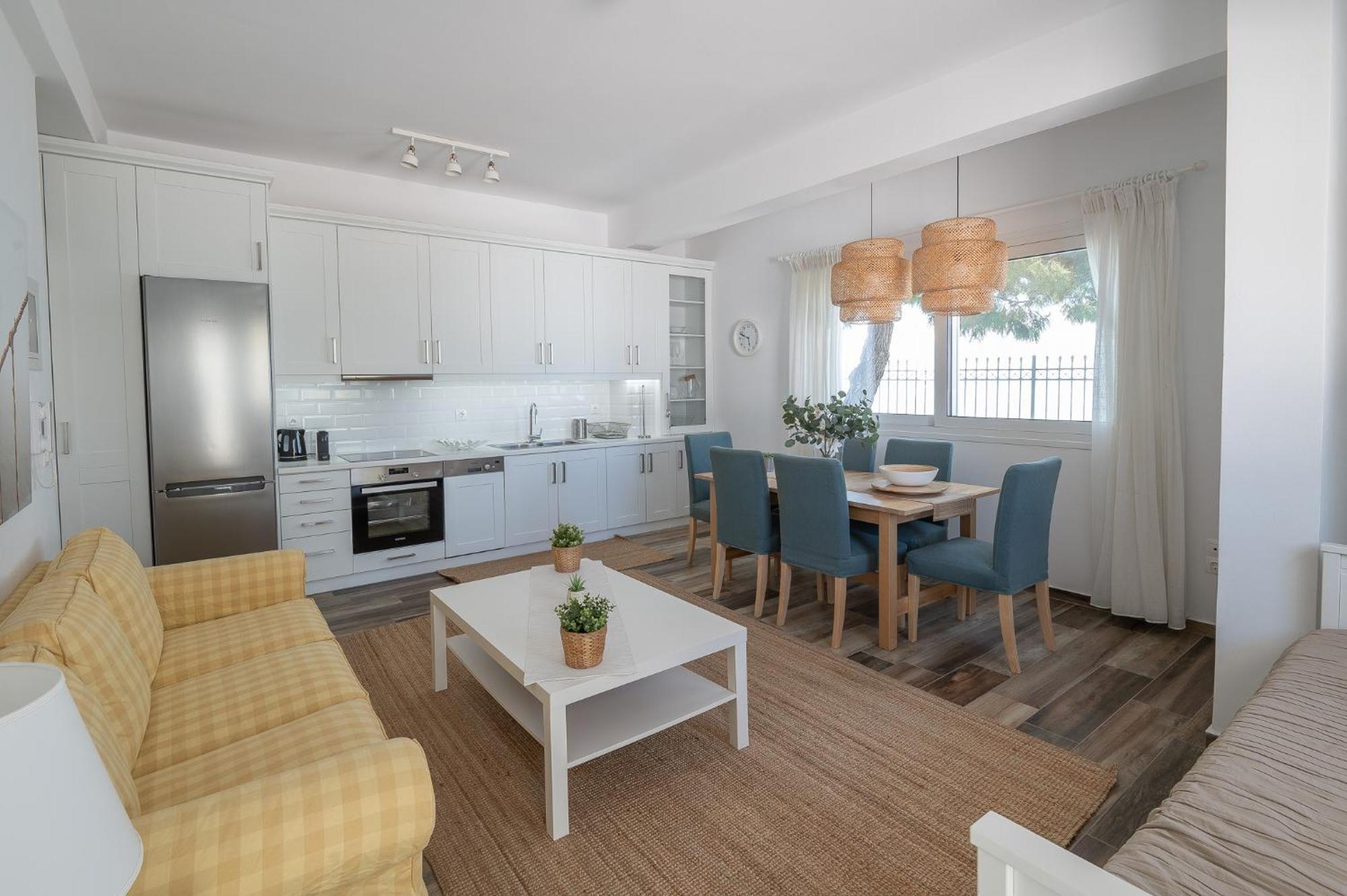 Pouletis Family Apartments - Akroyali Seaview Getaways 卡拉马塔 外观 照片