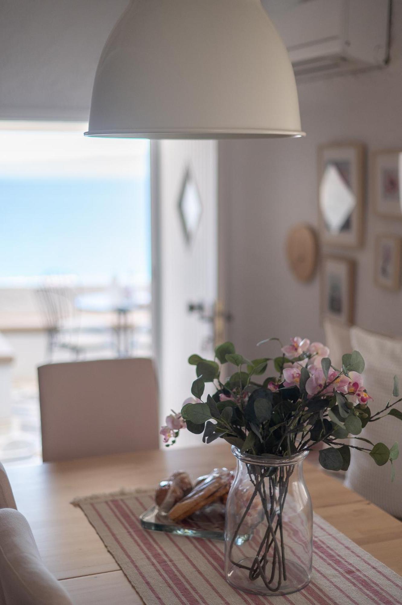 Pouletis Family Apartments - Akroyali Seaview Getaways 卡拉马塔 外观 照片
