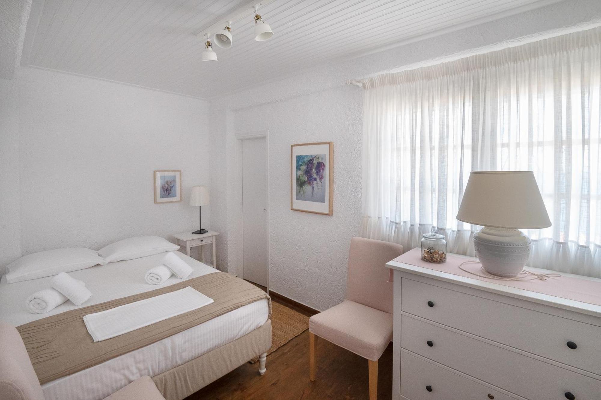 Pouletis Family Apartments - Akroyali Seaview Getaways 卡拉马塔 外观 照片