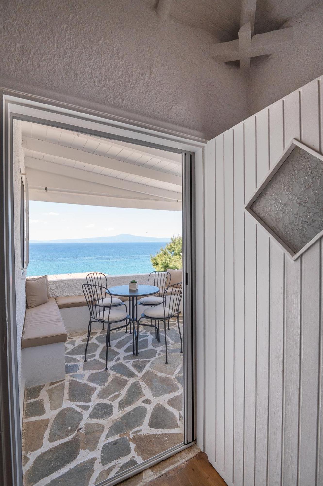 Pouletis Family Apartments - Akroyali Seaview Getaways 卡拉马塔 外观 照片