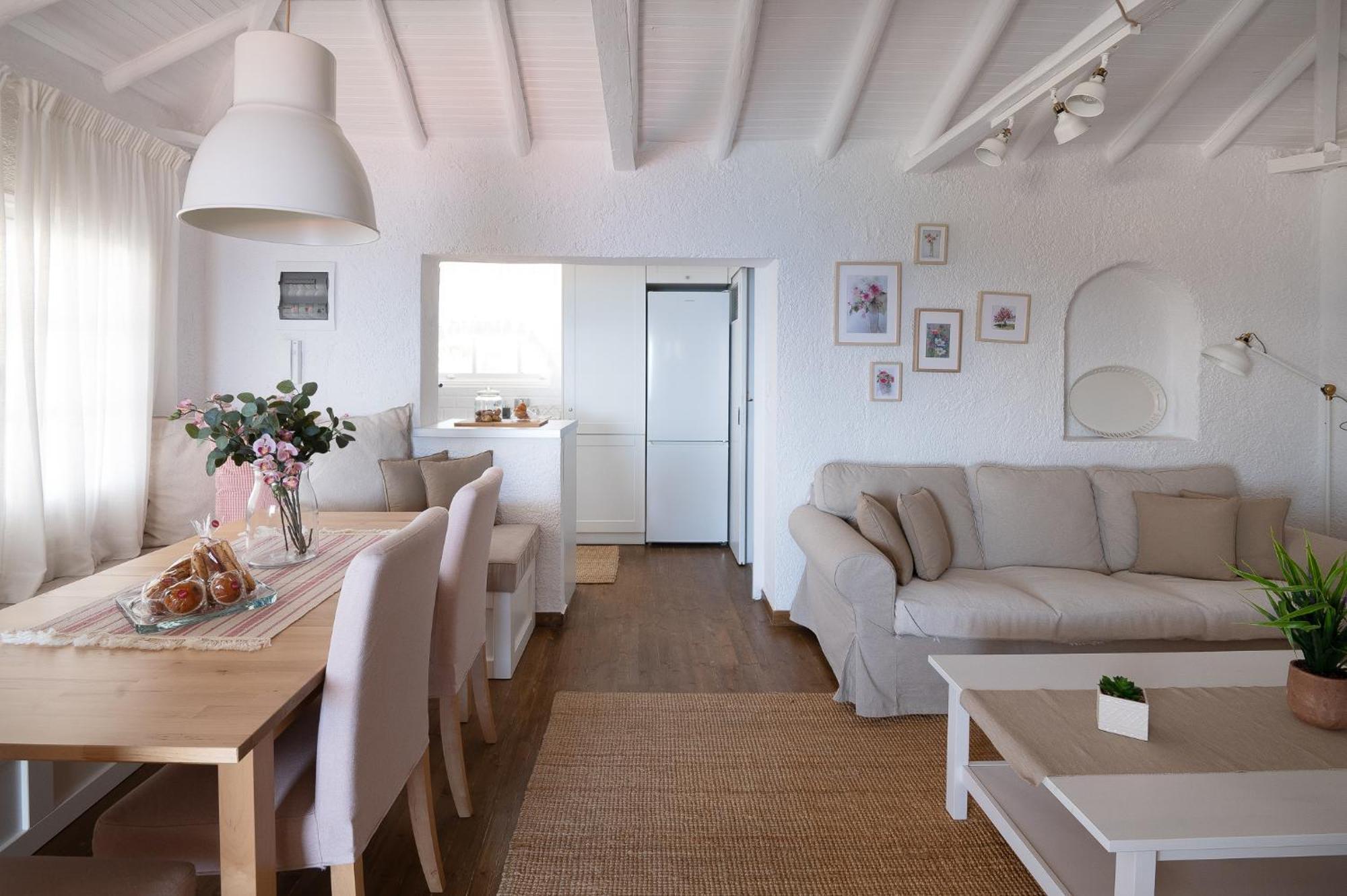 Pouletis Family Apartments - Akroyali Seaview Getaways 卡拉马塔 外观 照片