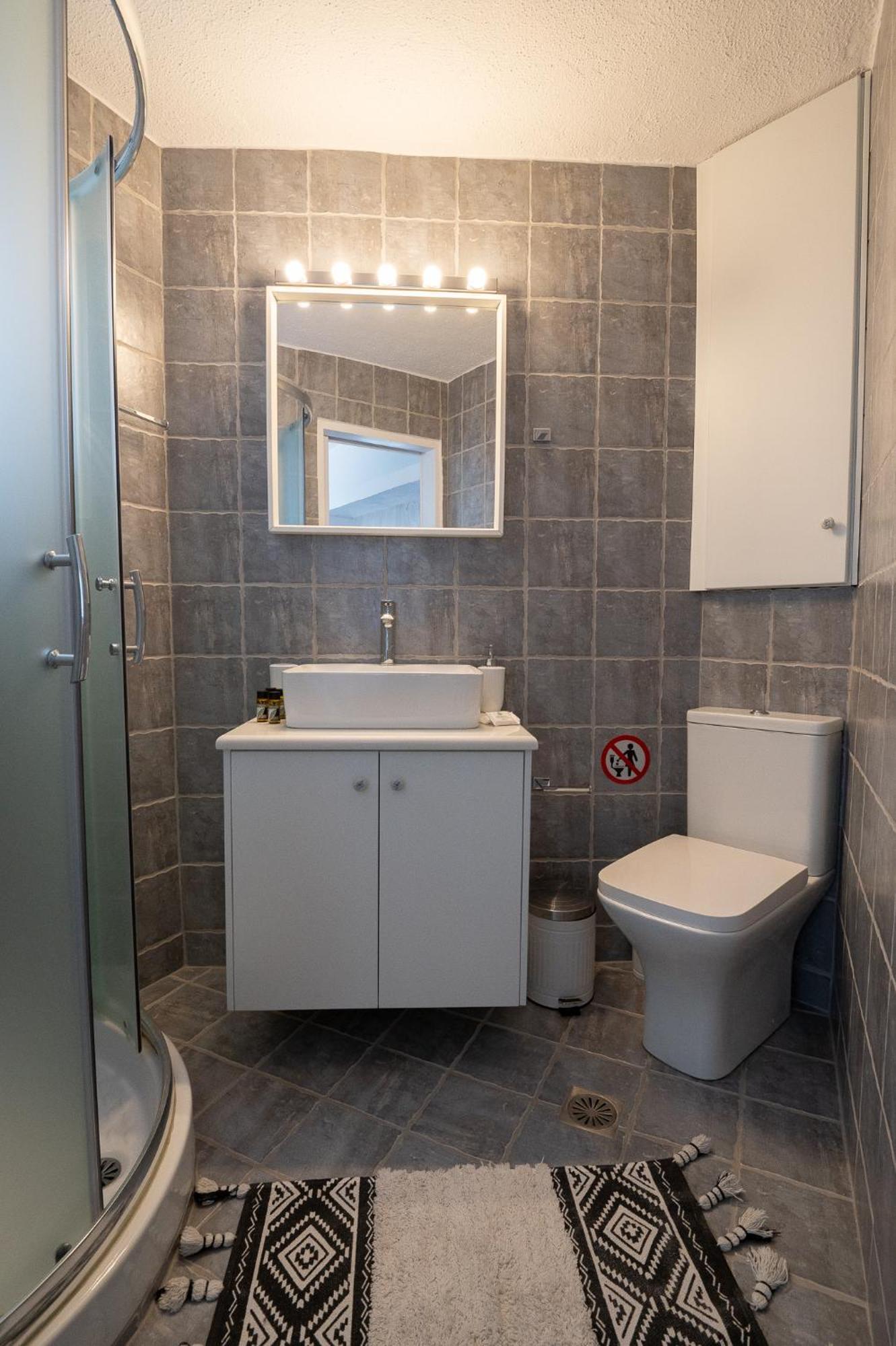 Pouletis Family Apartments - Akroyali Seaview Getaways 卡拉马塔 外观 照片
