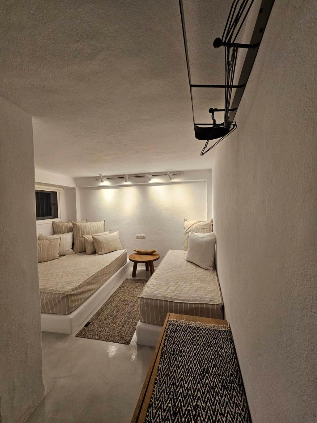 Pouletis Family Apartments - Akroyali Seaview Getaways 卡拉马塔 外观 照片