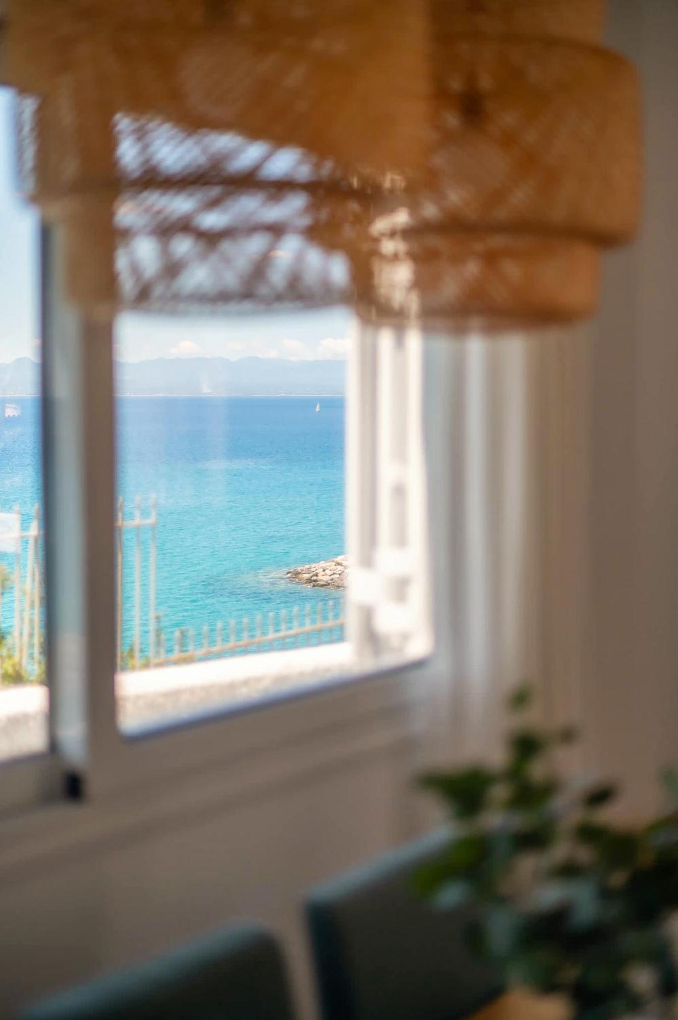 Pouletis Family Apartments - Akroyali Seaview Getaways 卡拉马塔 外观 照片